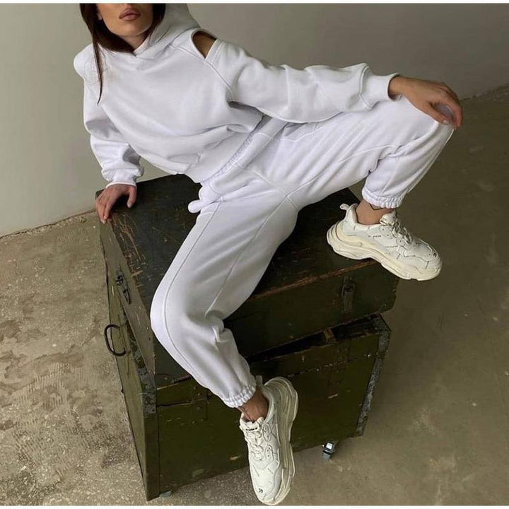 Trendy hoodie for women with casual jogger pants Lune London