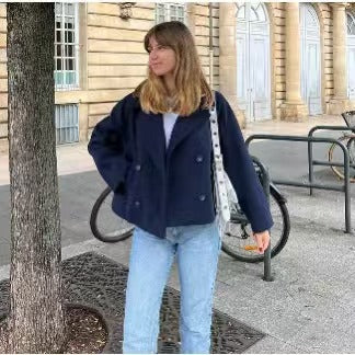 Veste courte tendance pour femmes en coupe décontractée avec patte de boutonnage double Chic & Stil