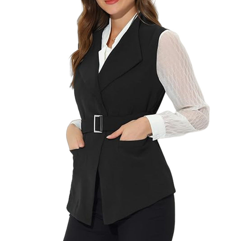 Trendy fitted blazer jacket for women with large pockets and belt Lune London