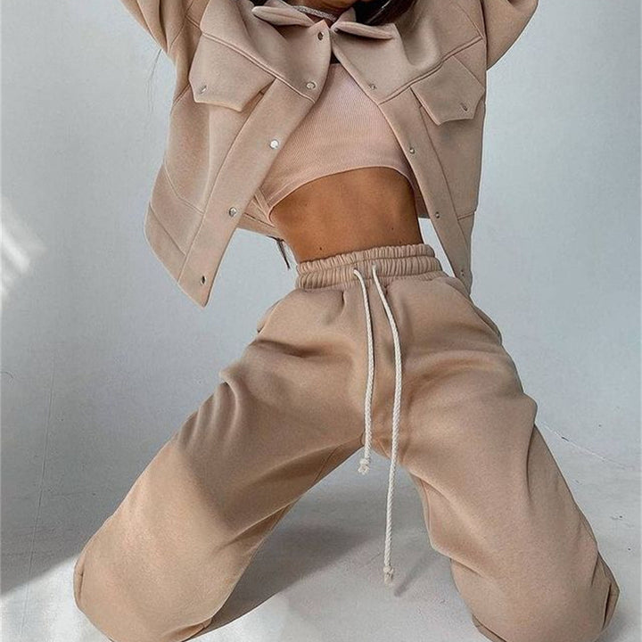 Women's sporty leisure set with a trendy jacket and comfortable joggers Lune London