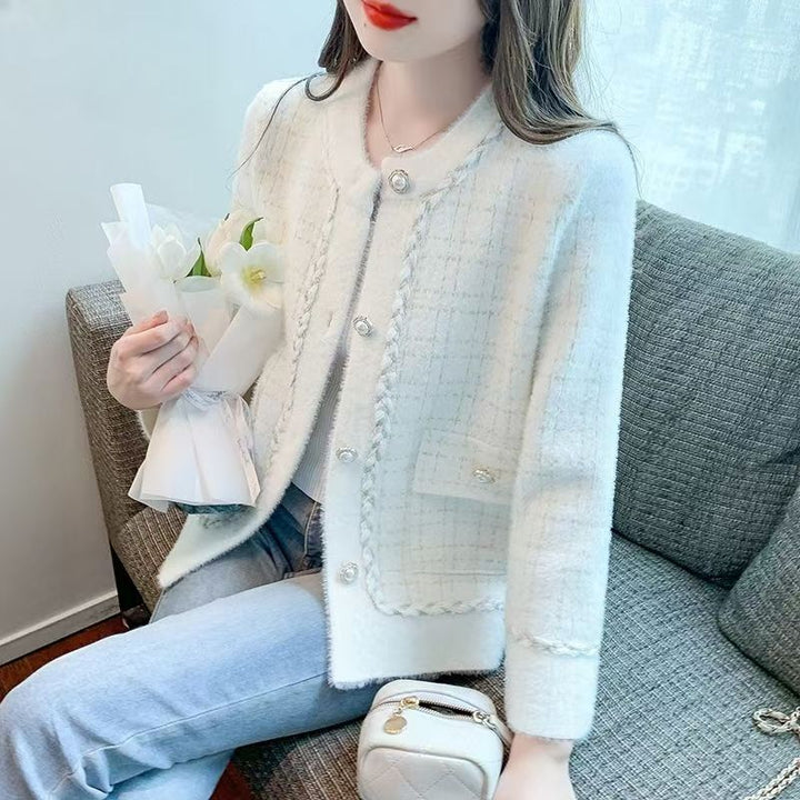 Veste bouclée élégante pour femmes avec de fins détails de boutons Chic & Stil