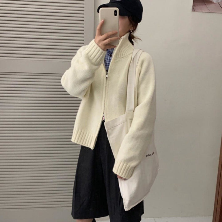 Cardigan pour femmes en tricot épais avec col montant et fermeture éclair pratique Chic & Stil