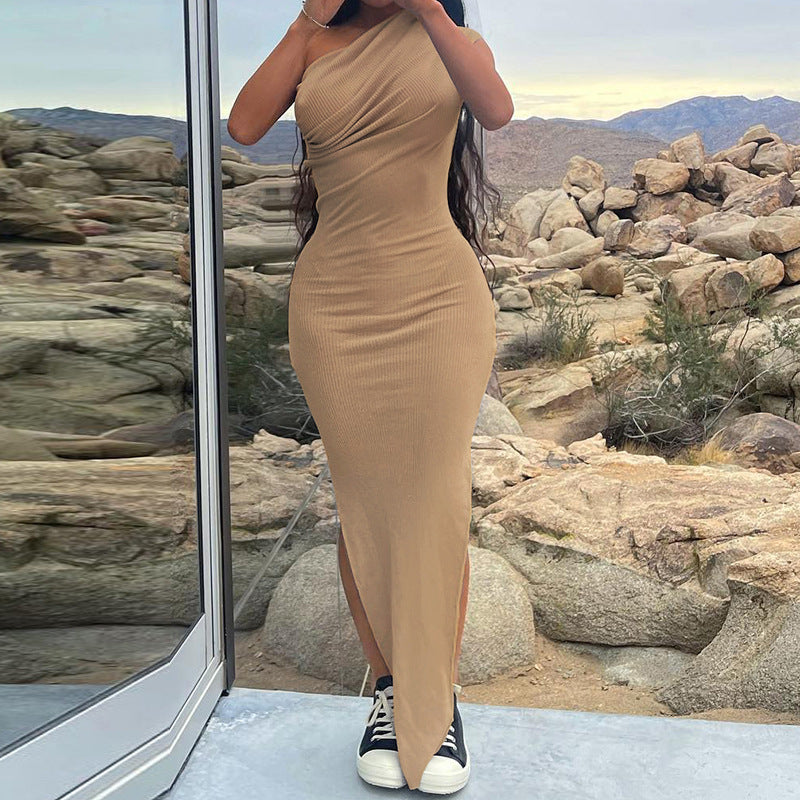 Maxi dress for women with an off-shoulder design and an elegant slit Lune London