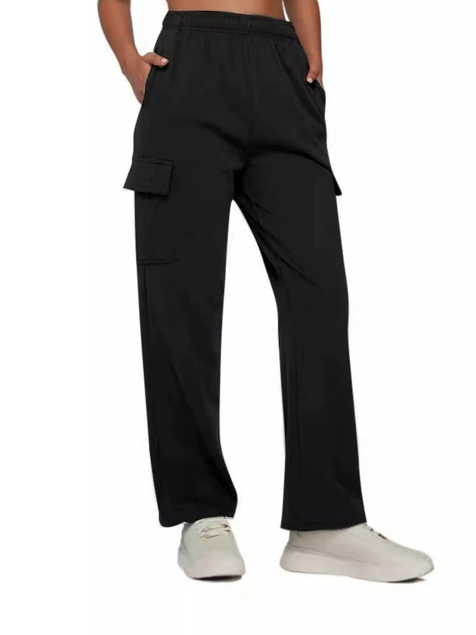Women's cargo pants with wide leg and practical side pockets Lune London