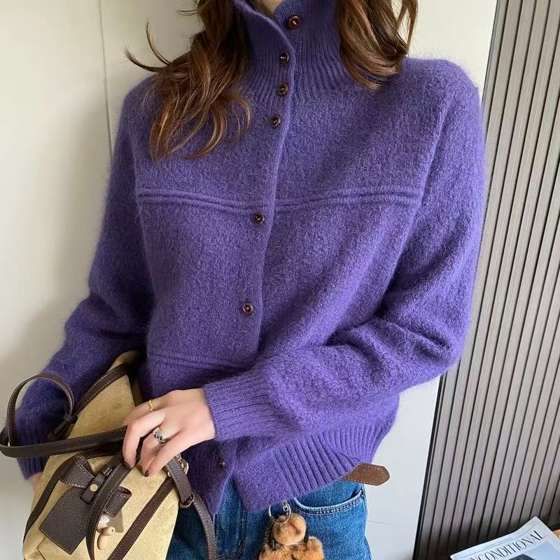 Cardigan pour femmes avec col haut et détails en bouton Chic & Stil