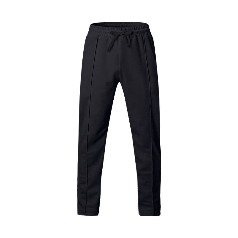 Sporty jogging pants for men with elastic waistband and practical side pockets Lune London