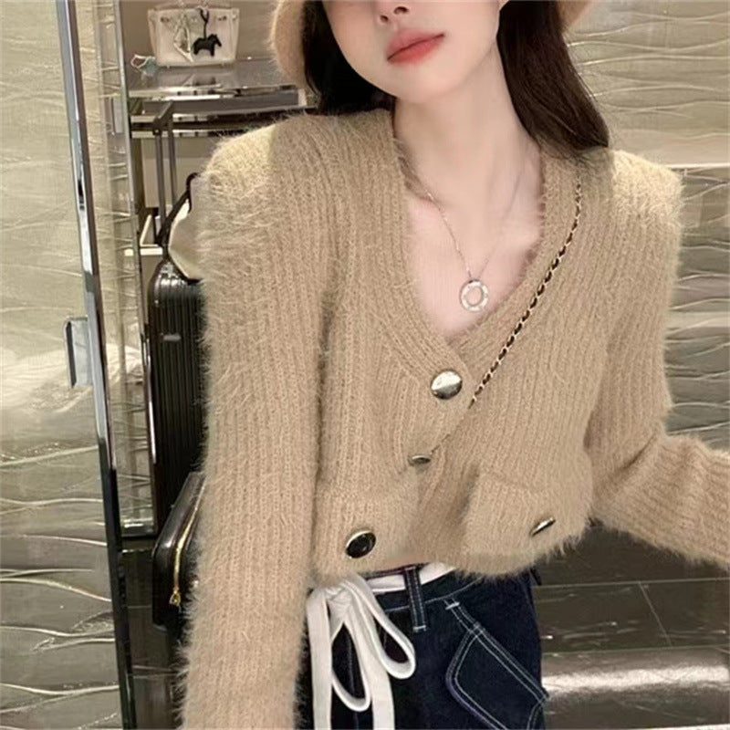 Cardigan en peluche pour femmes avec col en V et boutons décoratifs Chic & Stil