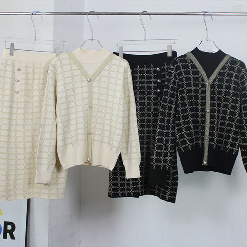 Women’s knitted set with decorative buttons and elegant V-neck Amarae
