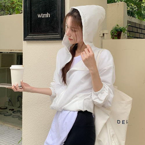 Veste légère fonctionnelle à capuche pour femmes Chic & Stil