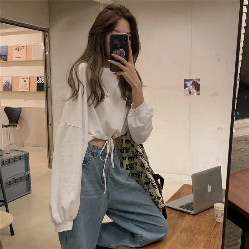 Women Cropped Sweatshirt with innovative drawstring and oversized sleeves Lune London