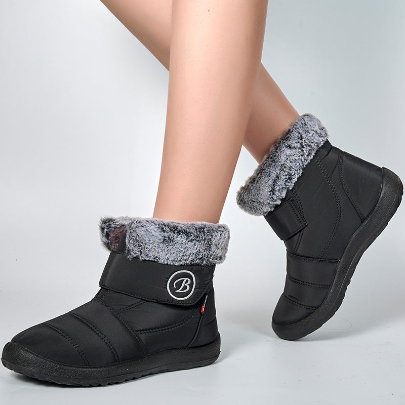 Insulated winter boots for women with practical velcro closure and warm fleece lining Lune London