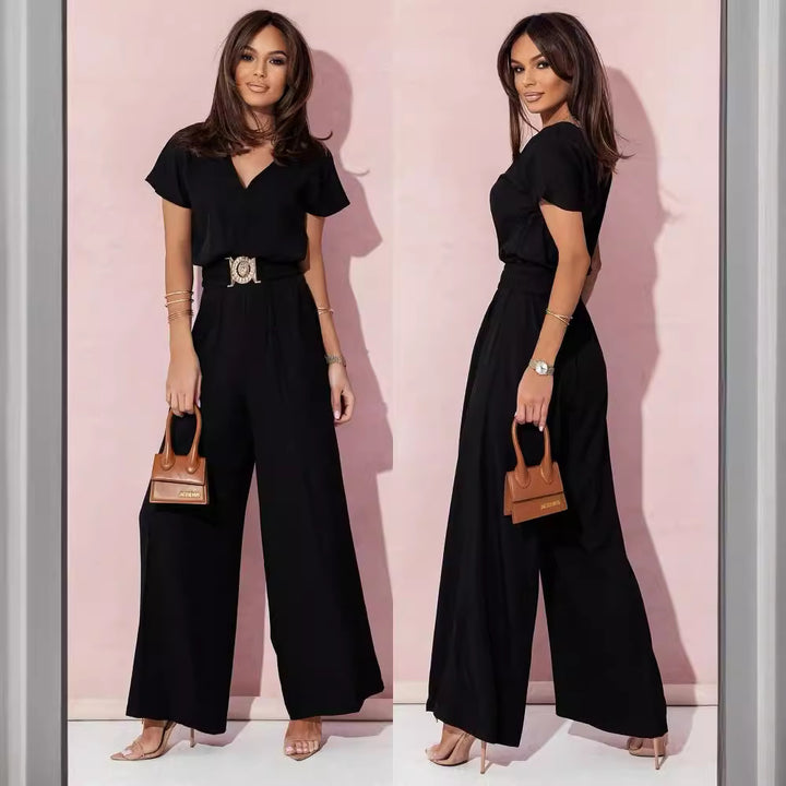 Stylish women's jumpsuit with wide cut and belt Lune London