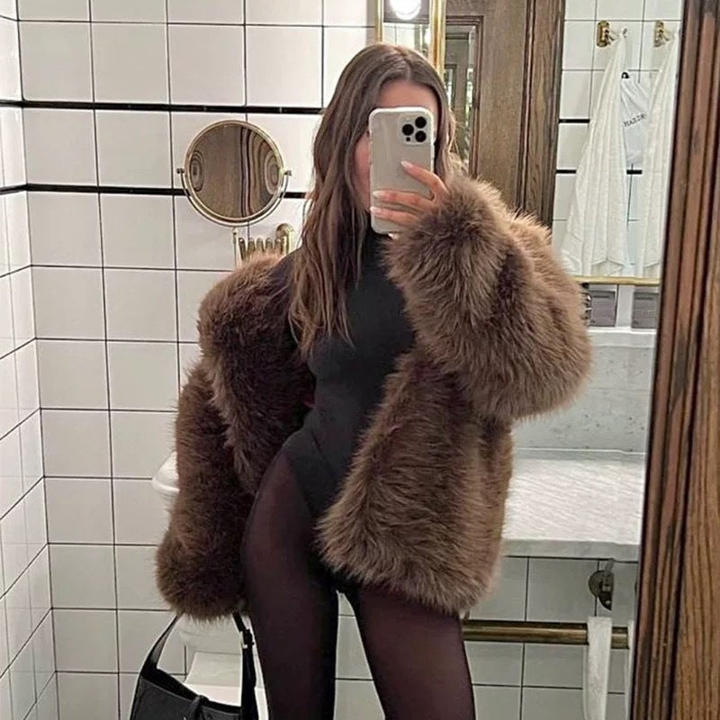 Luxurious faux fur coat for women in a loose fit Lune London