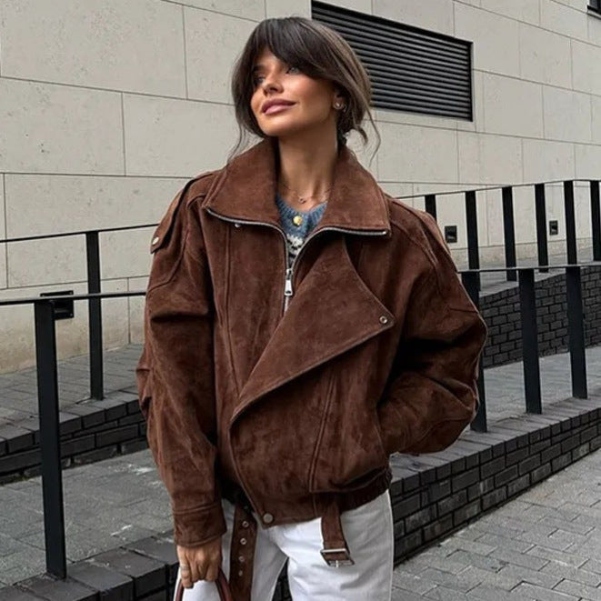 Veste en cuir synthétique pour femme avec large col et ceinture à la taille Chic & Stil