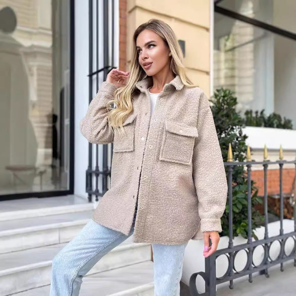 Soft fleece jacket for women with applied pockets and buttoning Lune London