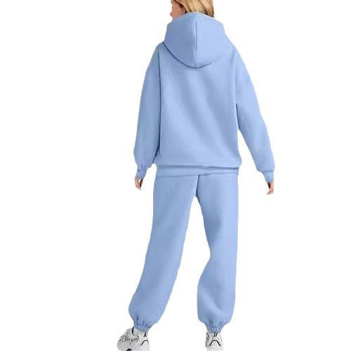Women's comfortable hoodie suit made of high-quality sweatshirt material with practical pockets Chic & Stil