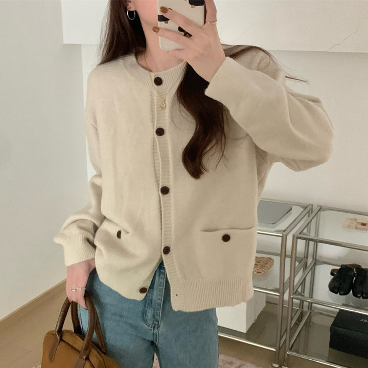 Cardigan tricoté confortable pour femmes avec poches pratiques et fermeture à boutons Chic & Stil