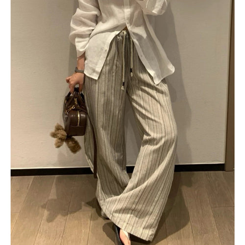 Casual pleated trousers for women with side pockets and elastic waistband Amarae
