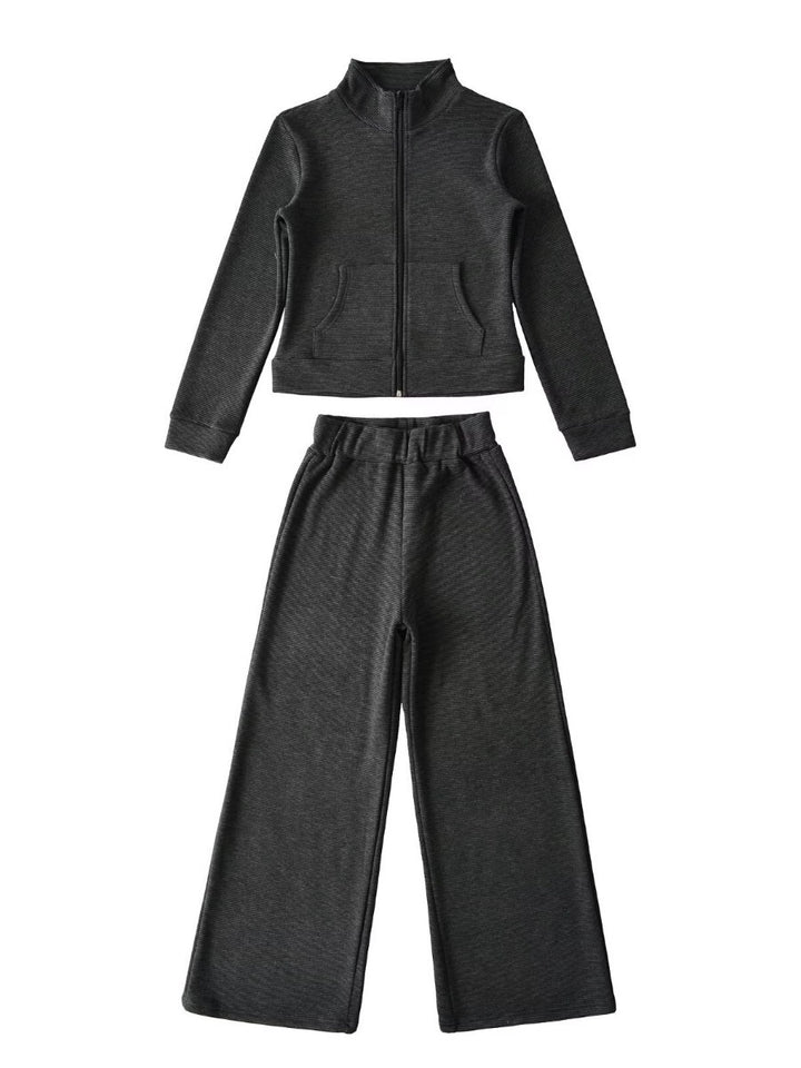 Women's sports set with high collar and wide pant waist Lune London