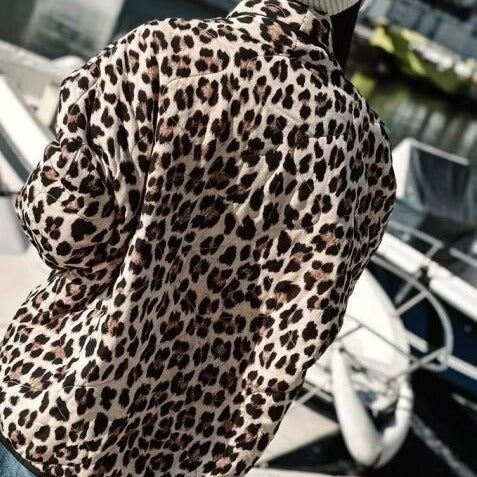 Veste matelassée à motif léopard chic pour femmes avec poches pratiques