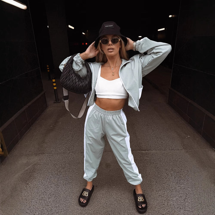 Trendy jumpsuit for women with high collar and elastic waist Lune London