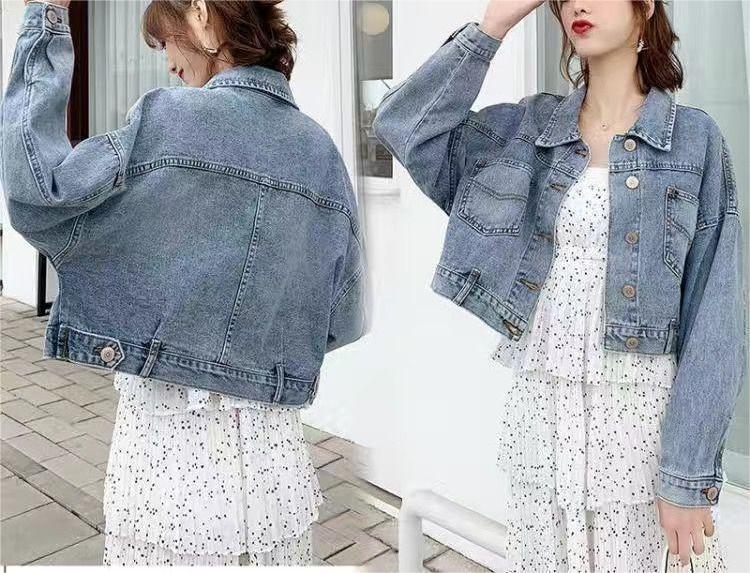Veste en denim tendance pour femmes avec des détails effilochés Chic & Stil