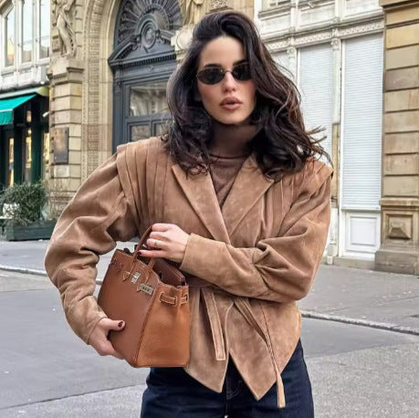 Blazer ajusté féminin tendance avec épaules structurées Chic & Stil