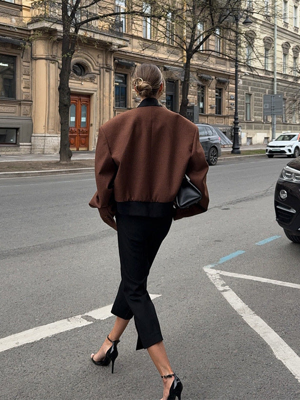 Trendy short jacket for women with structured cut and high collar Lune London