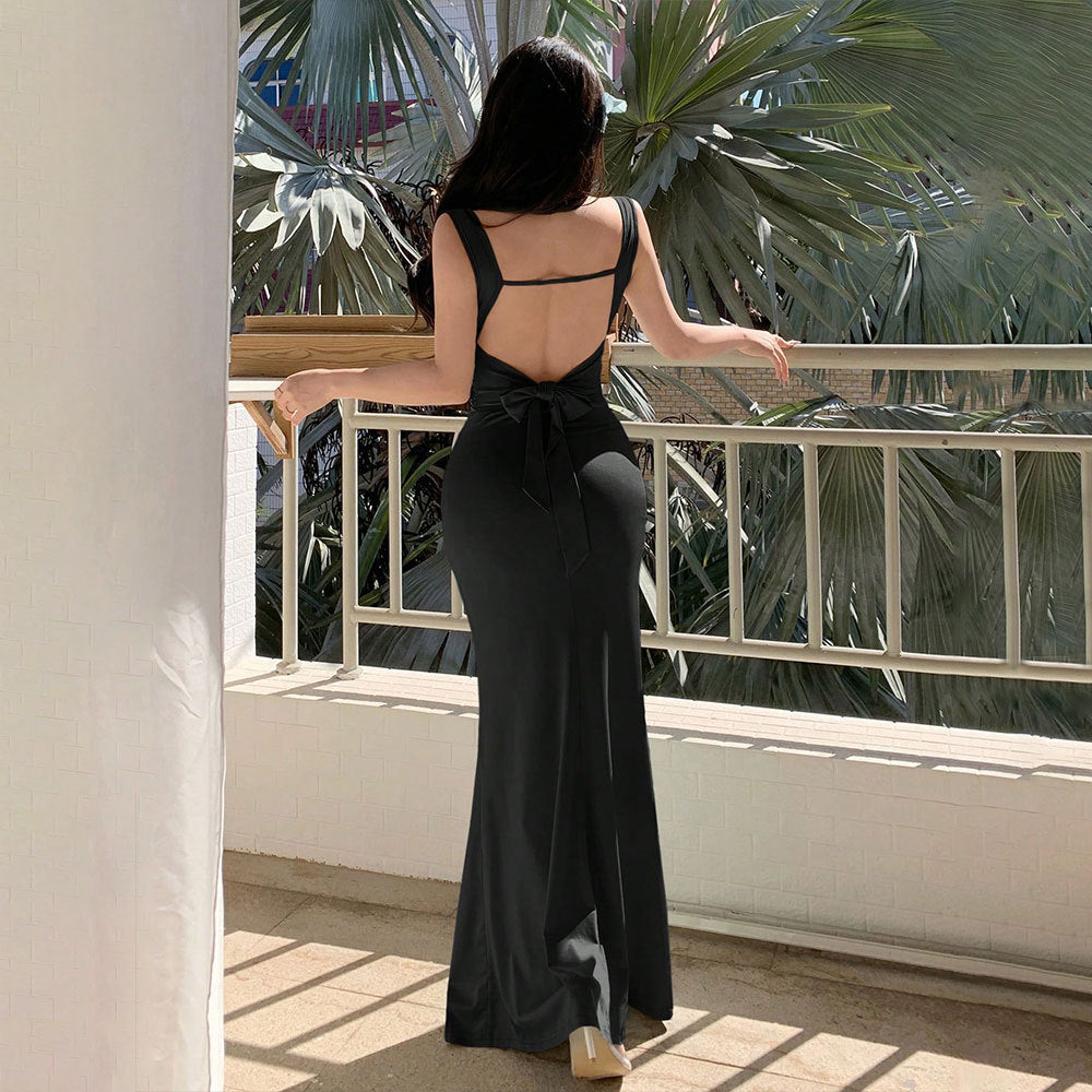 Robe de soirée élégante pour femmes avec découpes raffinées au dos et ceinture décorative à nouer Chic & Stil