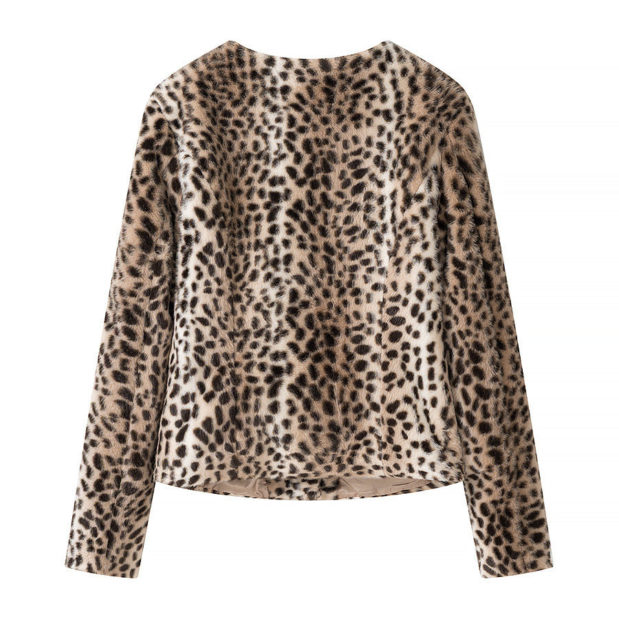 Women Short Jacket made of Faux Fur with Leopard Print and Round Neckline Amarae
