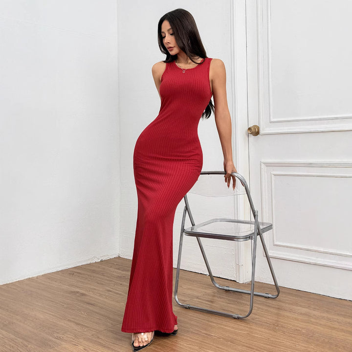 Robe maxi côtelée ajustée pour femmes avec un élégant col rond Chic & Stil