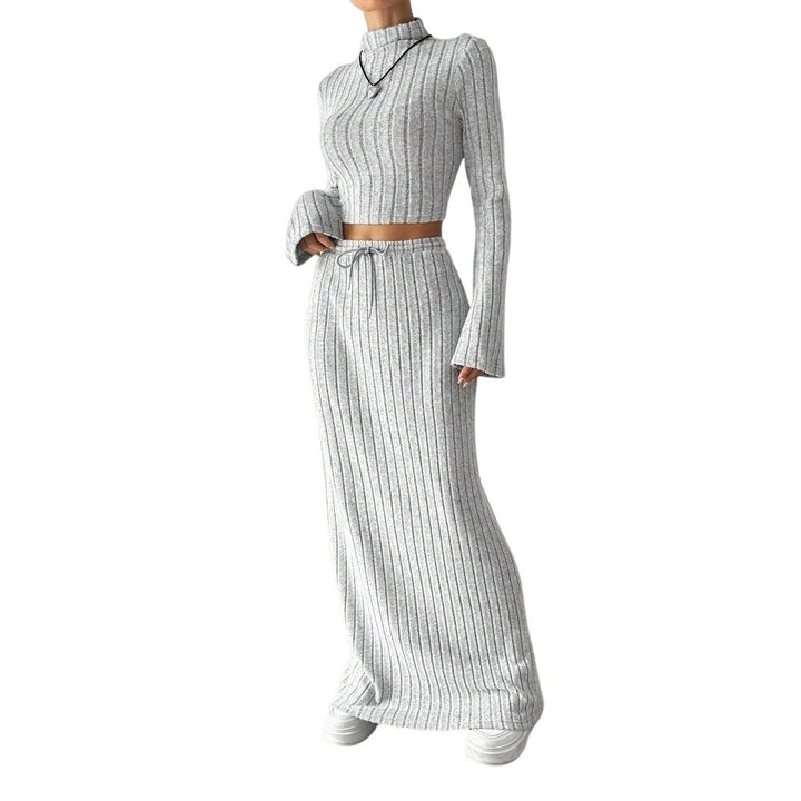 Ensemble crop top à manches longues pour femmes et jupe maxi avec texture côtelée élégante Chic & Stil