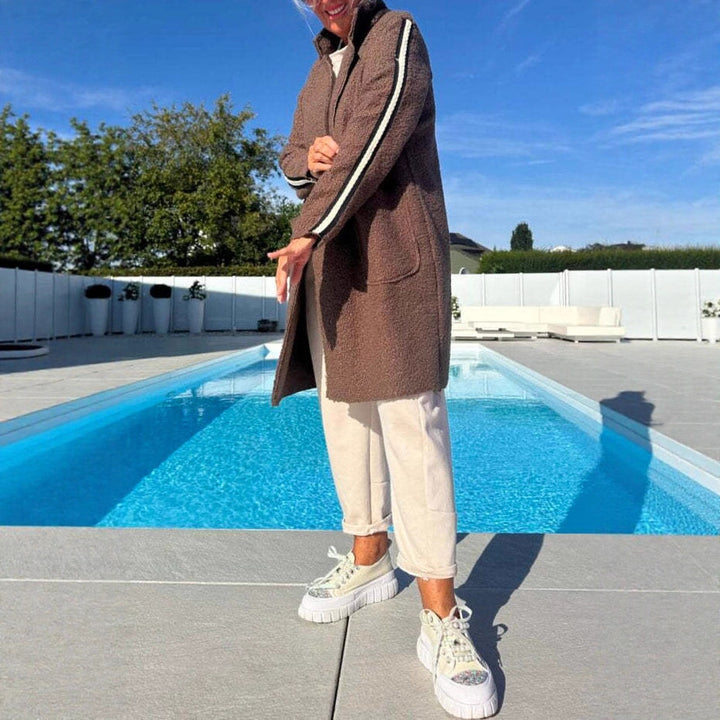 Women elegant teddy coat with two pockets and sporty stripes Lune London