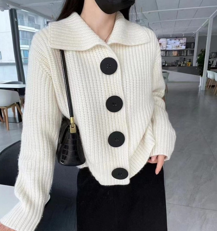 Cardigan pour femmes avec coupe oversized et grands boutons Chic & Stil