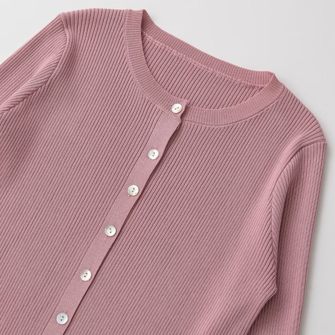 Women’s fine-knit cardigan with ribbed structure and continuous button placket Amarae