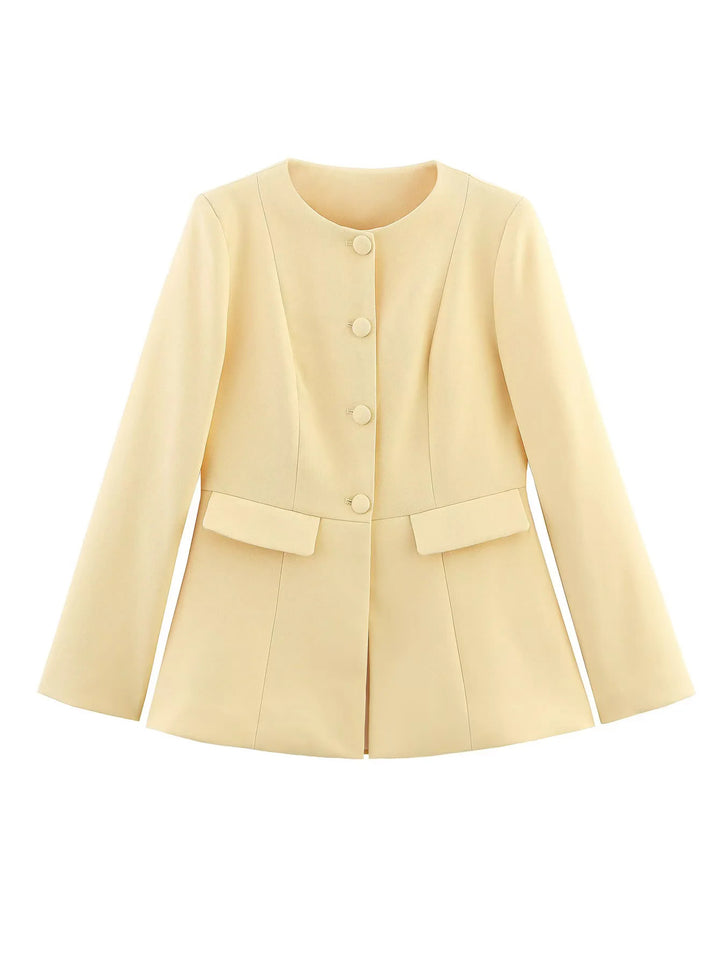 Veste élégante pour femmes avec une coupe à la mode et des détails de boutons décoratifs Lune London