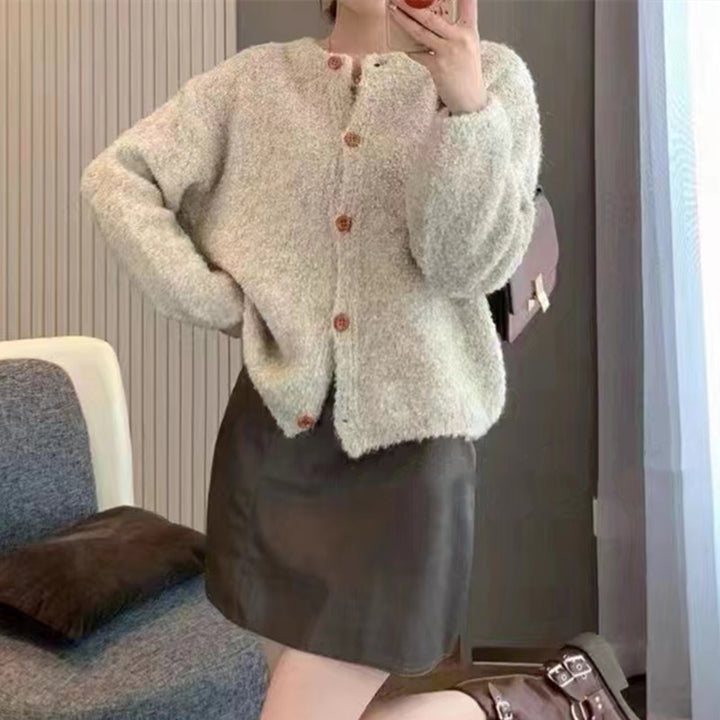 Cardigan confortable pour femmes avec détails de boutons et coupe ample Chic & Stil