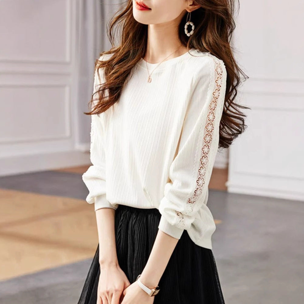 Pull en tricot élégant pour femme avec des détails en fine côtes et des inserts décoratifs Chic & Stil