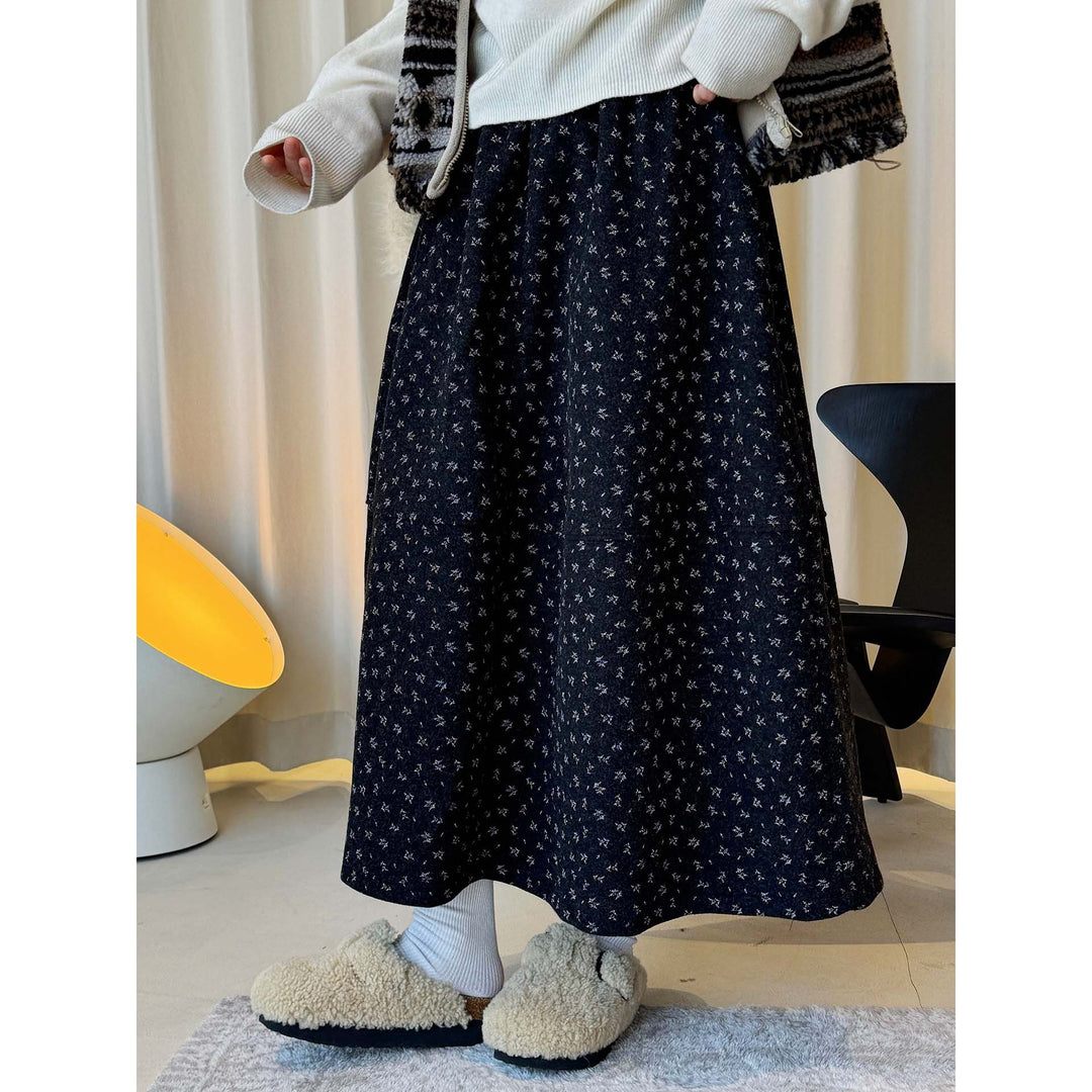 Women Wide Swinging Midi Skirt made of Wool Blend with Fine Flower Jacquard Amarae