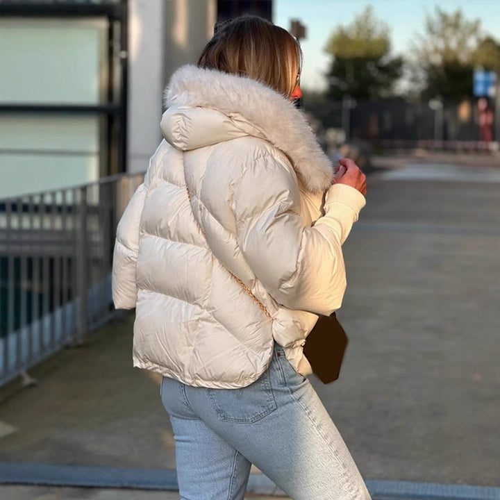 Women's Short Quilted Down Jacket with Voluminous Faux Fur Shawl Collar and Tailored Cut Amarae