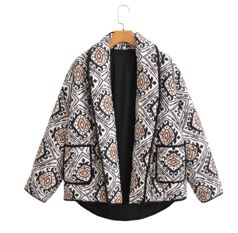 Veste matelassée élégante pour femmes avec ceinture à la taille et manches larges Chic & Stil