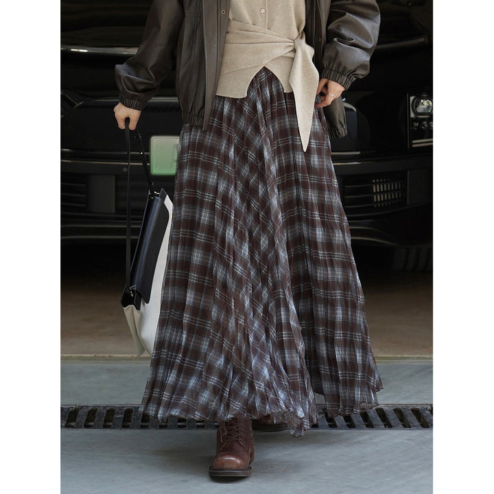 Women Longer checked pleated maxiskirt made of lightweight chiffon fabric Amarae