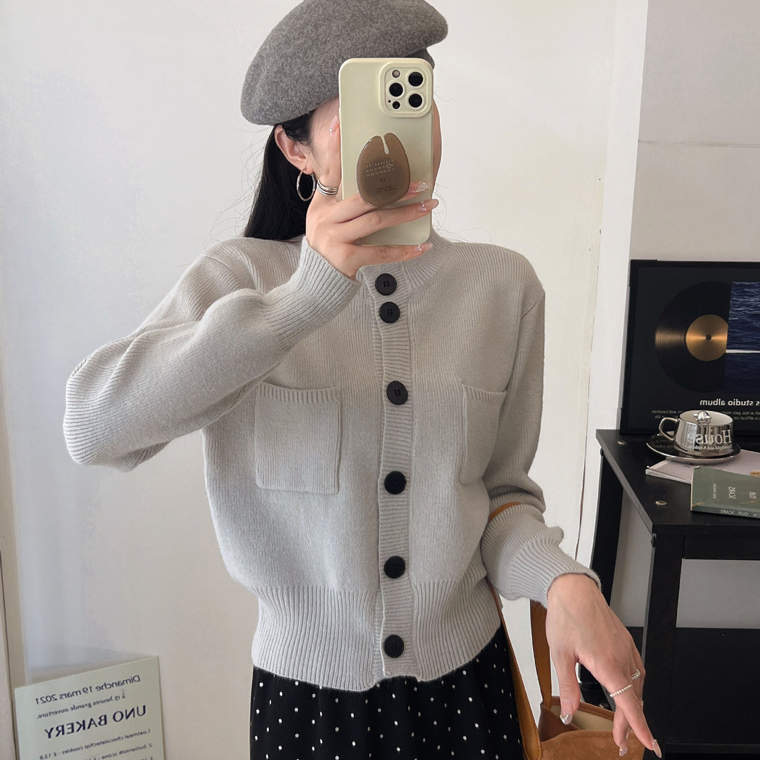 Cardigan pour femmes avec détails de boutons et poches pratiques Chic & Stil
