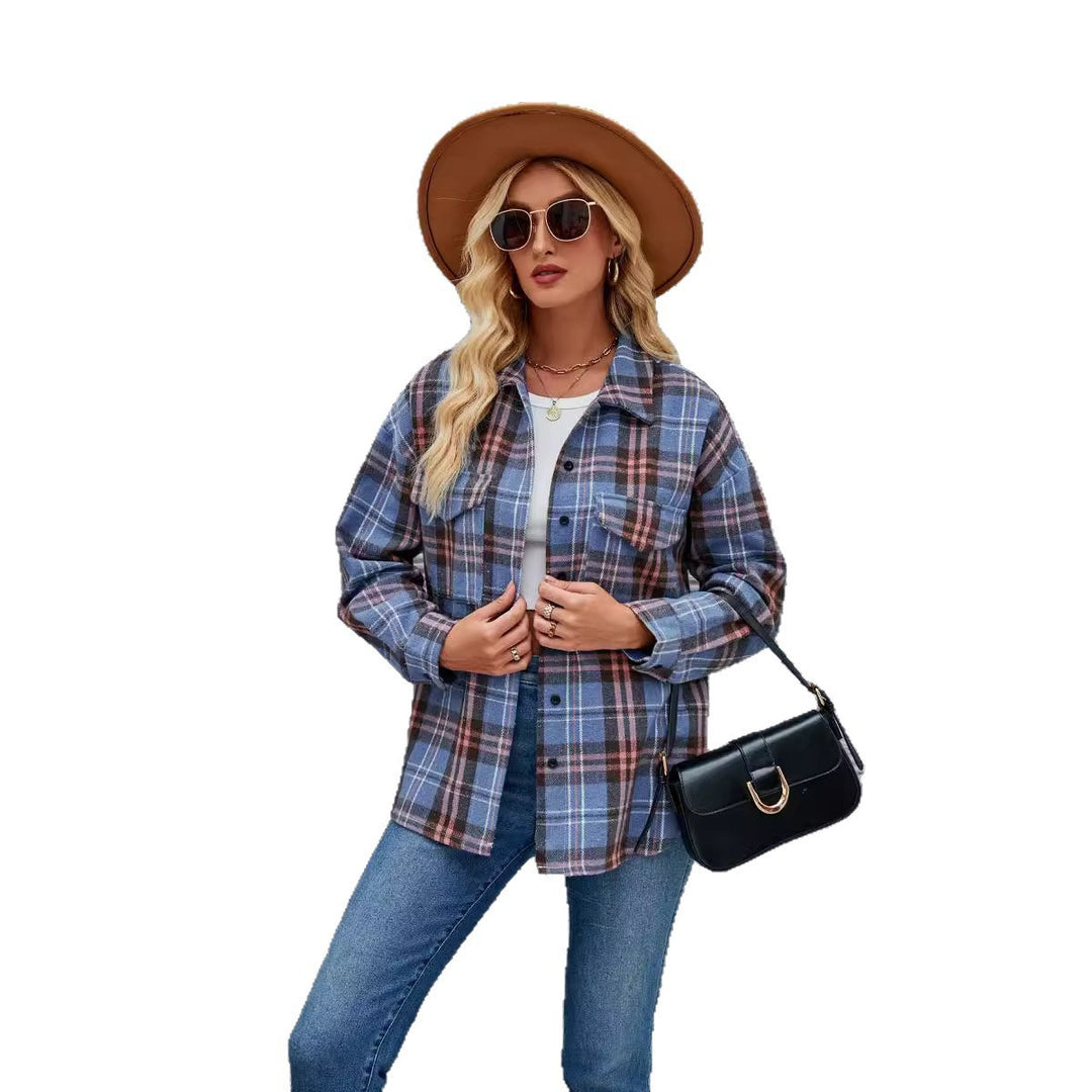Women's flannel shirt with checked pattern and two breast pockets