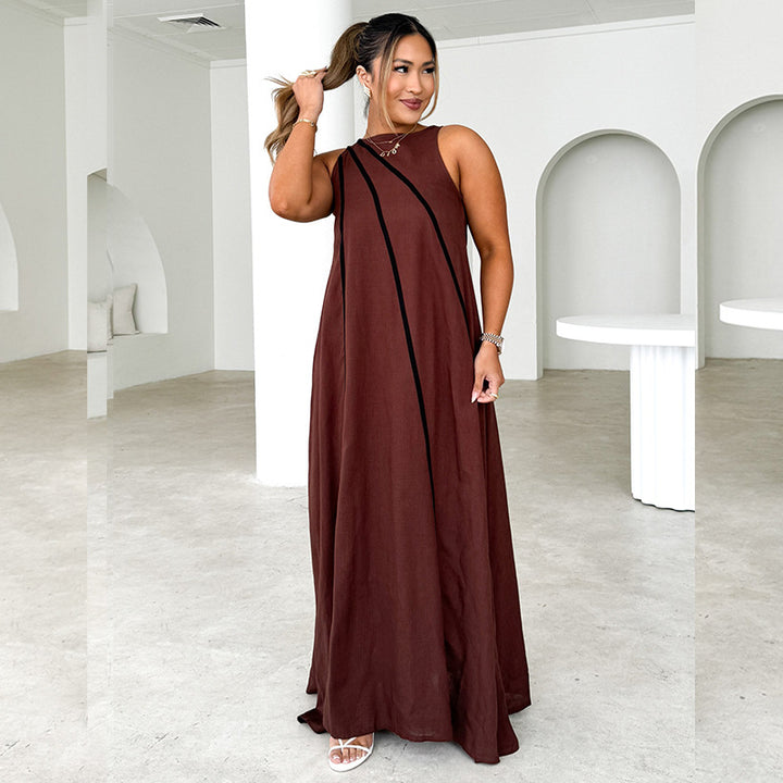 Maxi dress for women with an asymmetrical cut and elegant lacing Chic & Stil