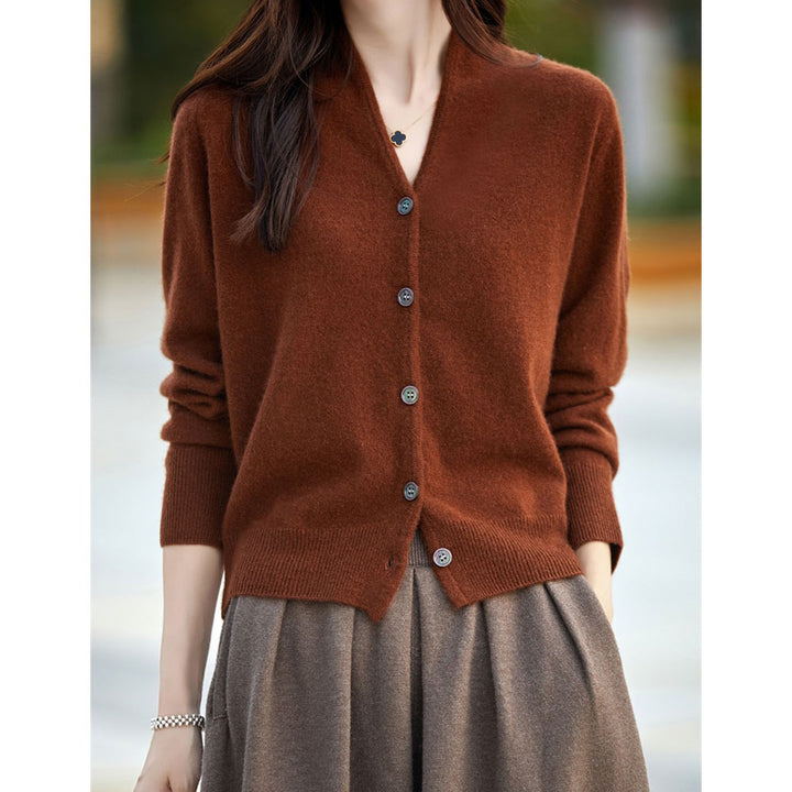 Cardigan tricot long pour femmes à manches longues en matériau doux avec un élégant décolleté en V Chic & Stil