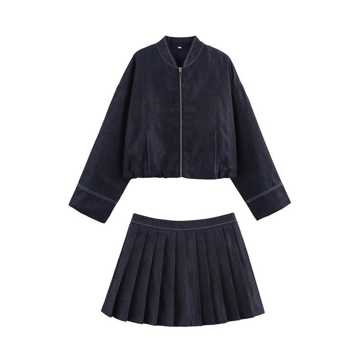 Women's cropped denim jacket in a casual bomber style with zipper Lune London