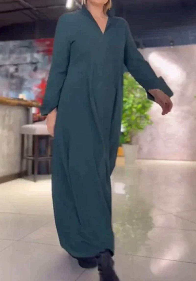 Elegant Lady long shirt dress with practical side pockets and chic collar