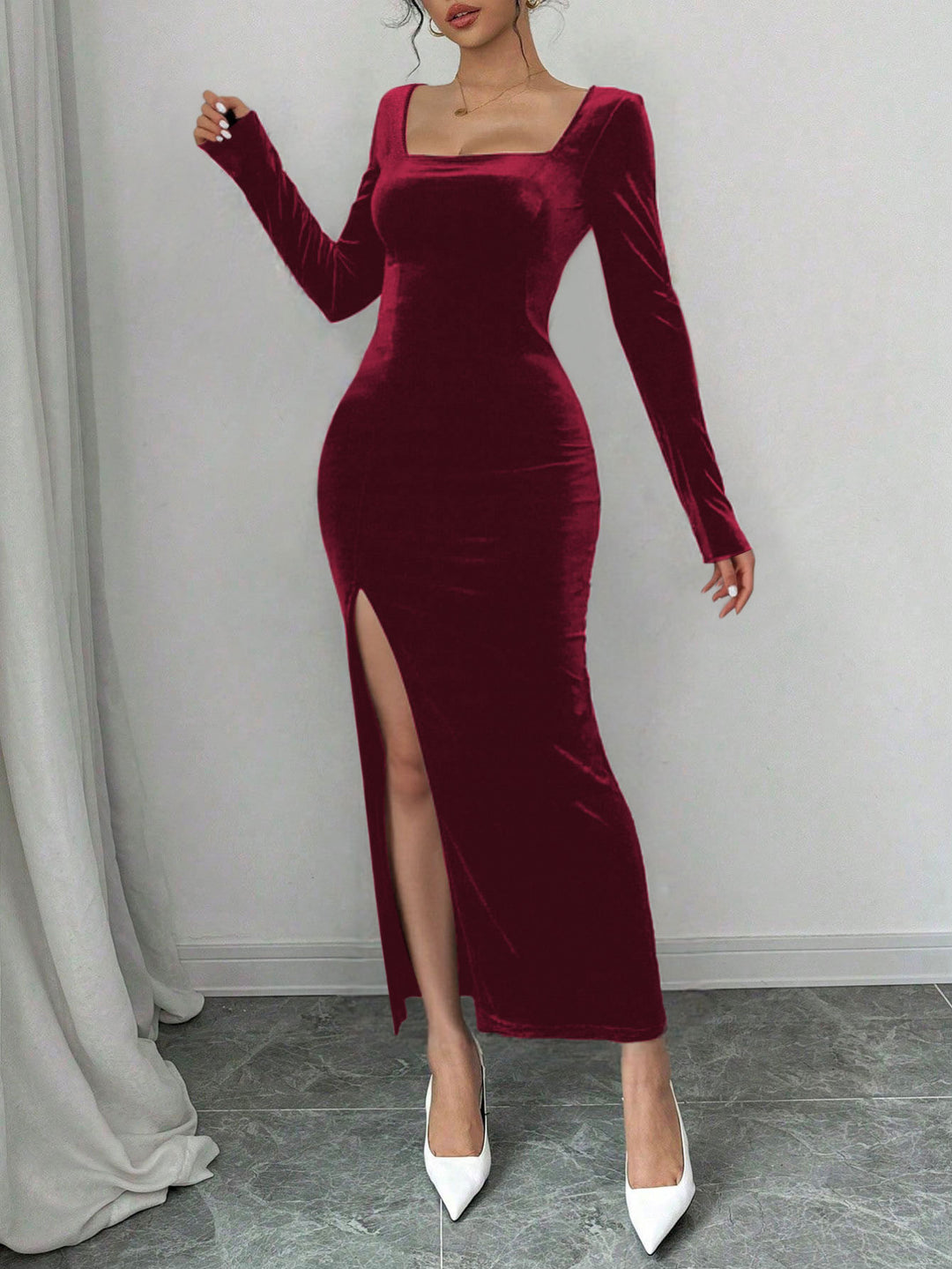 Robe maxi en velours pour femmes avec décolleté en V profond et fente élégante Chic & Stil