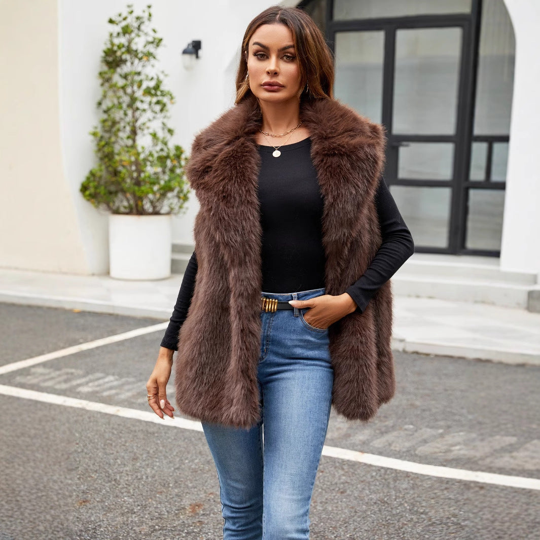 Women’s Faux Fur Vest with Elegant Cut and Voluminous Collar Lune London